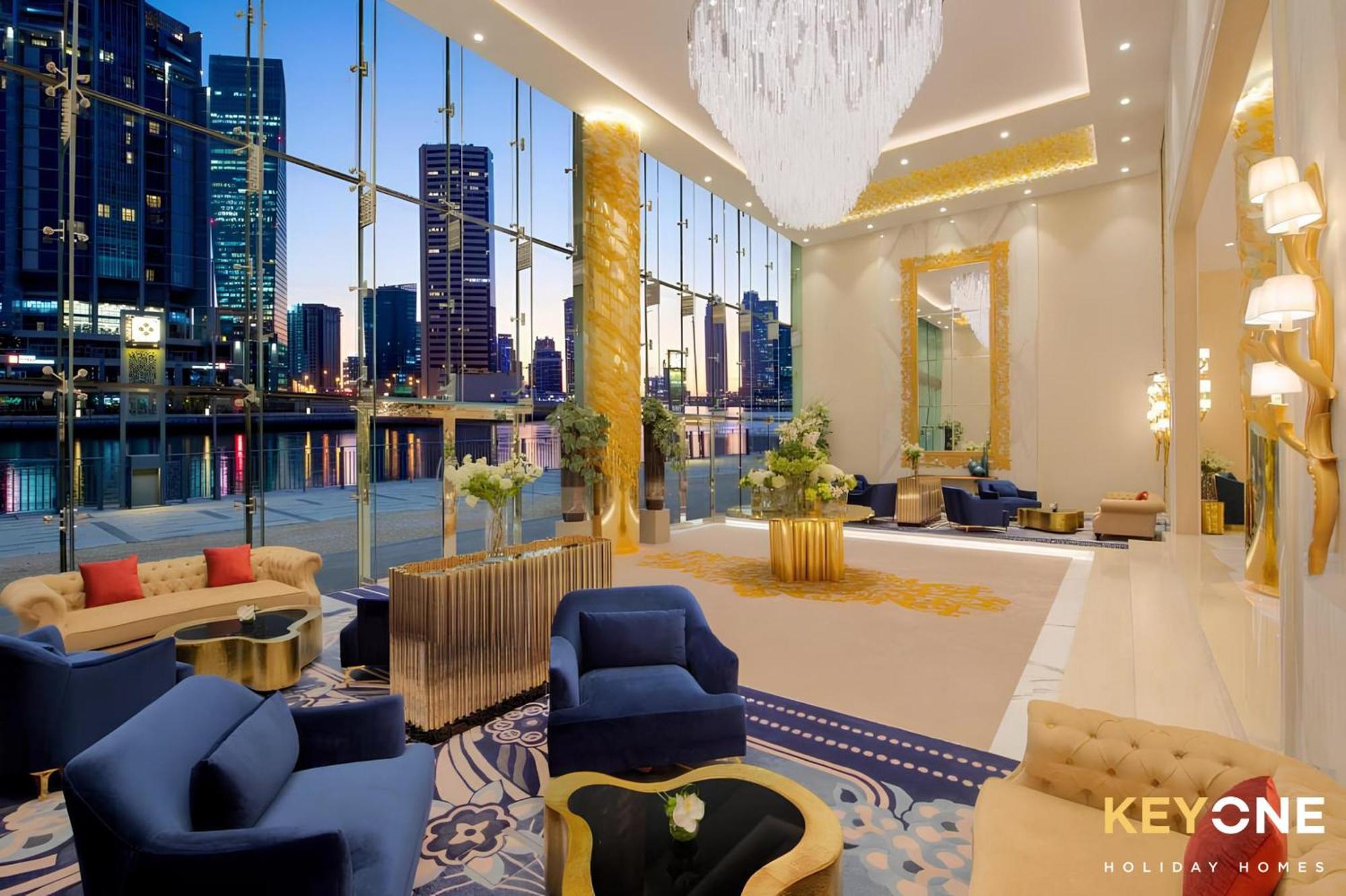 Sleek Studio In Prive With Stunning Canal View Дубай Екстериор снимка