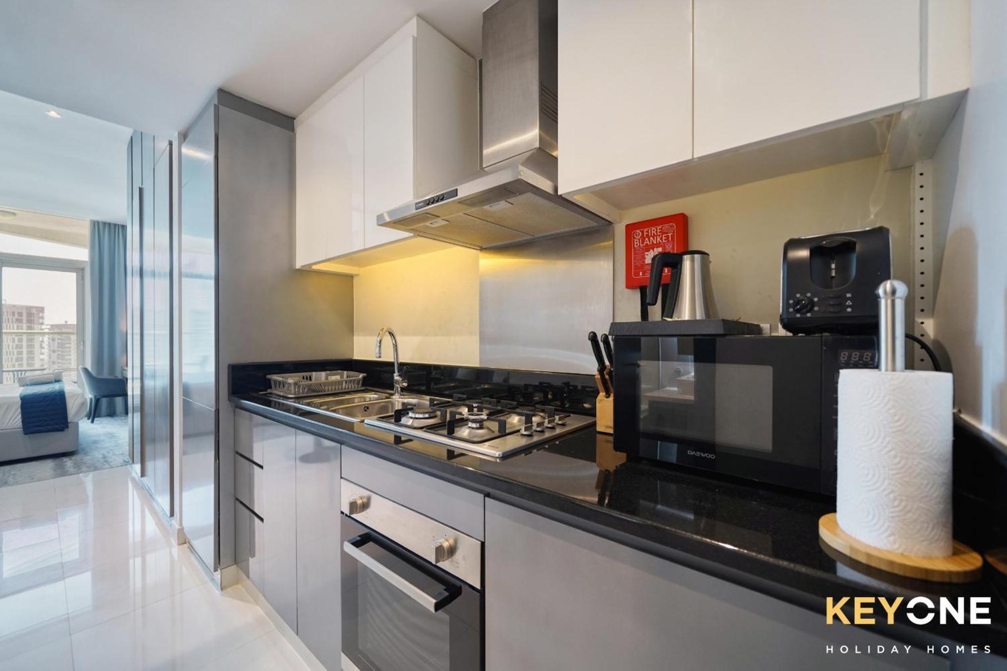 Sleek Studio In Prive With Stunning Canal View Дубай Екстериор снимка