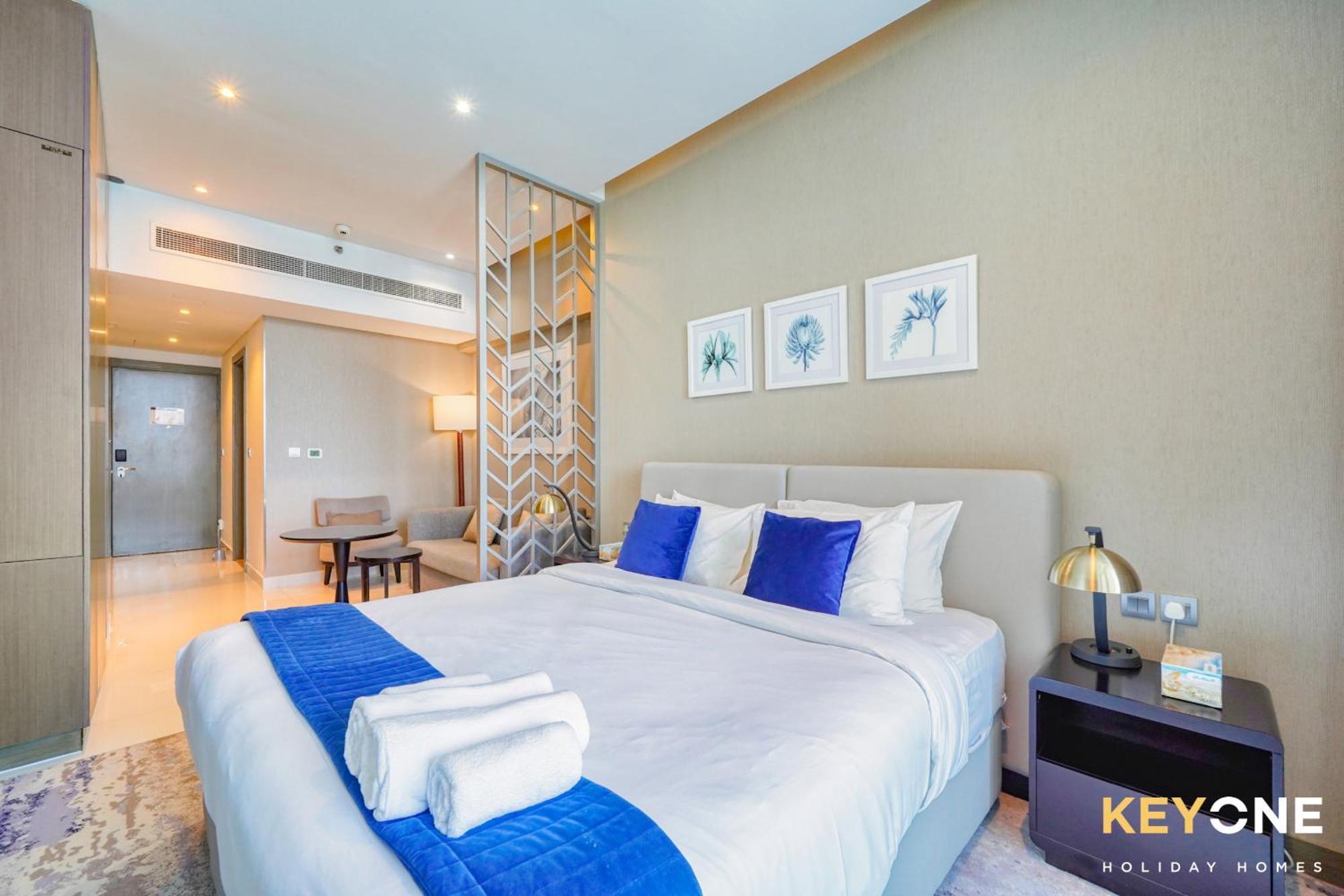 Sleek Studio In Prive With Stunning Canal View Дубай Екстериор снимка