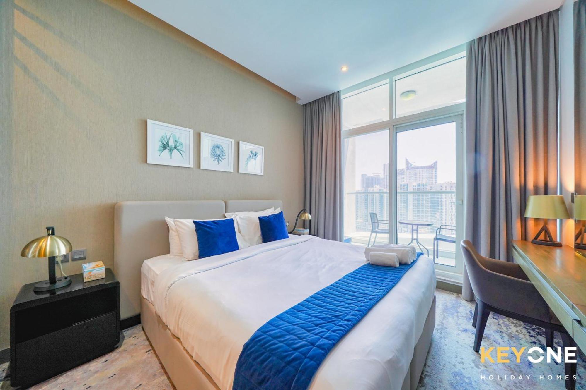 Sleek Studio In Prive With Stunning Canal View Дубай Екстериор снимка